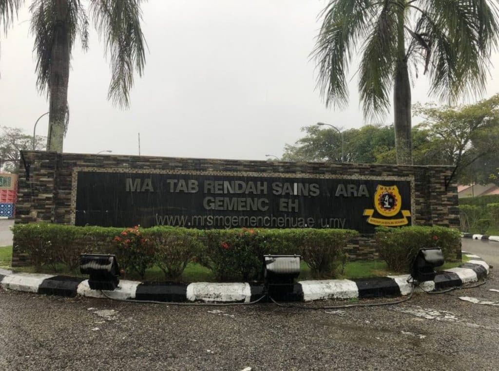 mrsm gemencheh syaurah ishak sujood